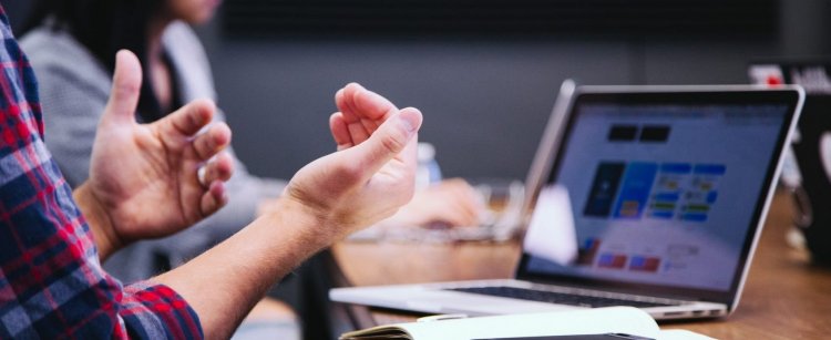 كيف يمكنك استخدام منصة على الإنترنت  لجذب العملاء المحتملين السريع