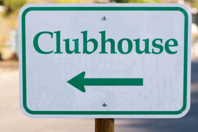 كيفية الترويج لعلامتك التجارية في Clubhouse: دليل كامل